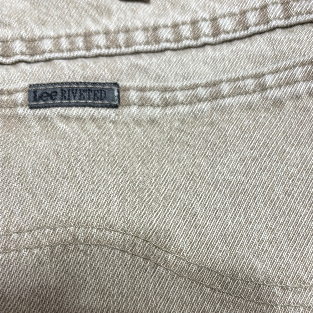 Lee Riveted Tan Denim Jeans size 36
Measurements are in the pics